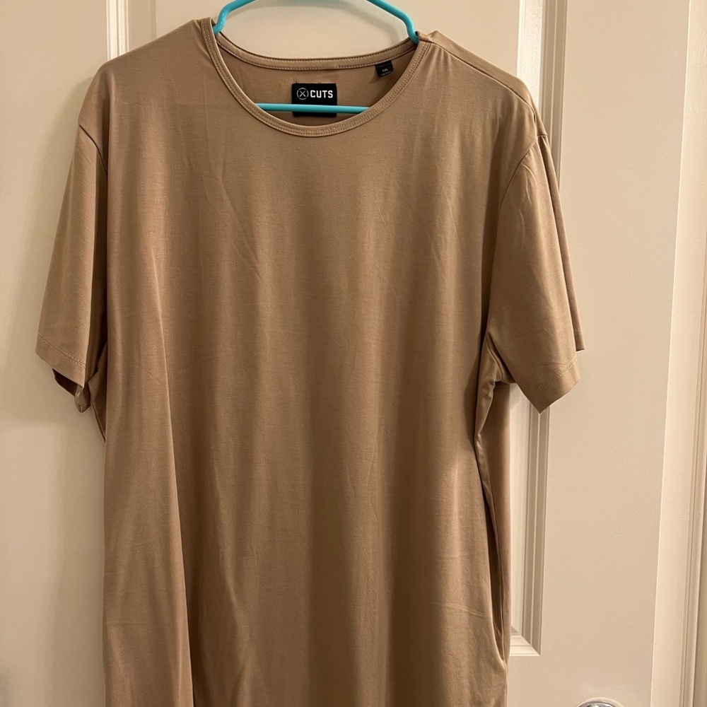 Cuts Clothing Elongated Hem AO T-Shirt, Size XXL, in Coast (Tan)